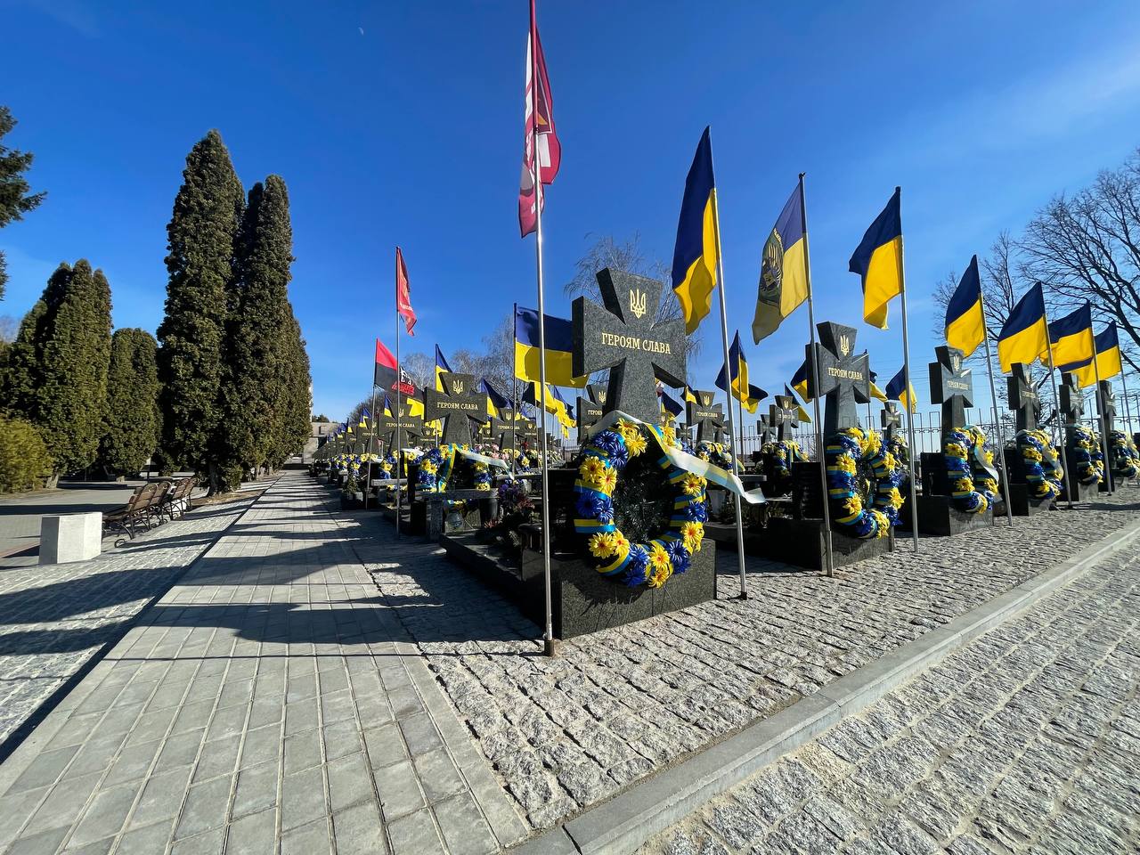 Військові поховання у Рівному: як місто формує простір пам’яті про полеглих Захисників